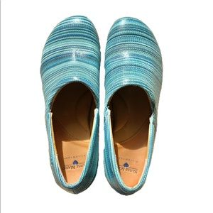 Turquoise Aqua Clogs size 9.5